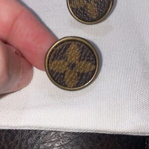 Classy Flower Earrings 😏